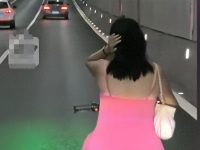 龟速电动车女子已社死!全网都知道她“故意”,这下臭名远扬了