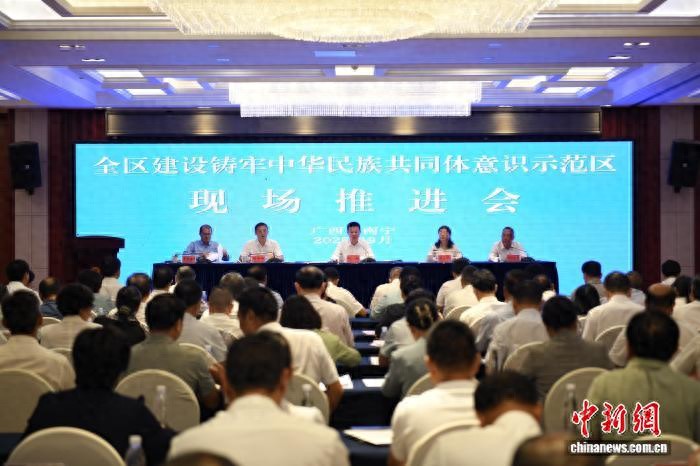 _铸牢中华民族意识的意义_铸牢中华民族意识形态手抄报