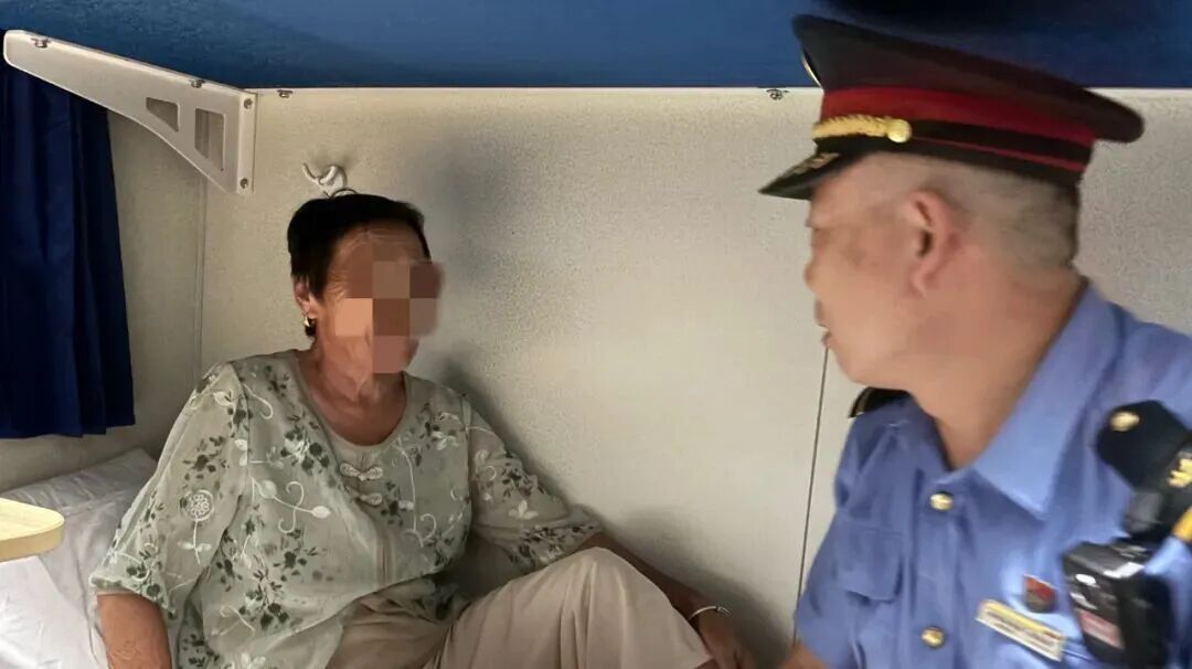 _合肥多趟列车临时停运_合肥快递车起火