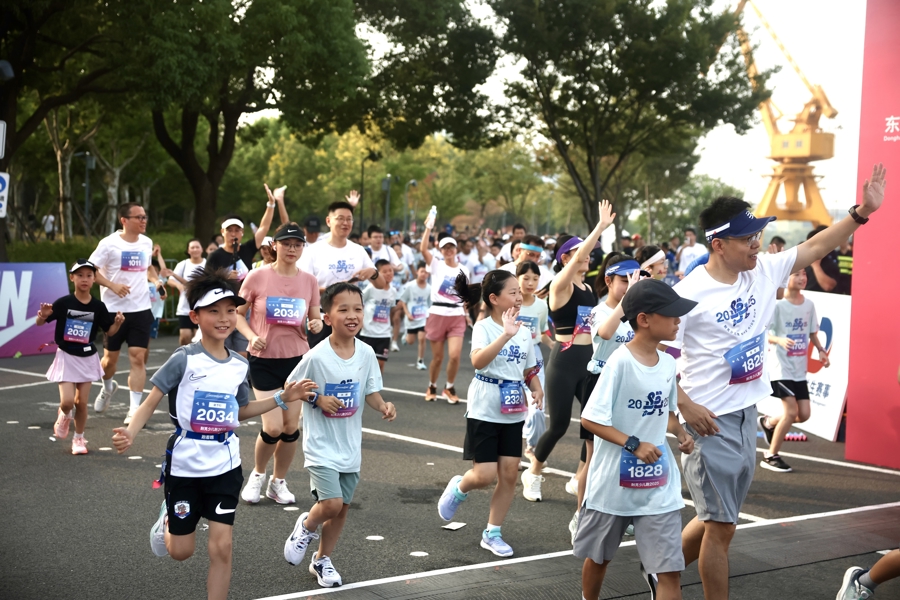 _“小上马”滨江开跑：1500组亲子上阵，见证童年第一枚“PB”_“小上马”滨江开跑：1500组亲子上阵，见证童年第一枚“PB”