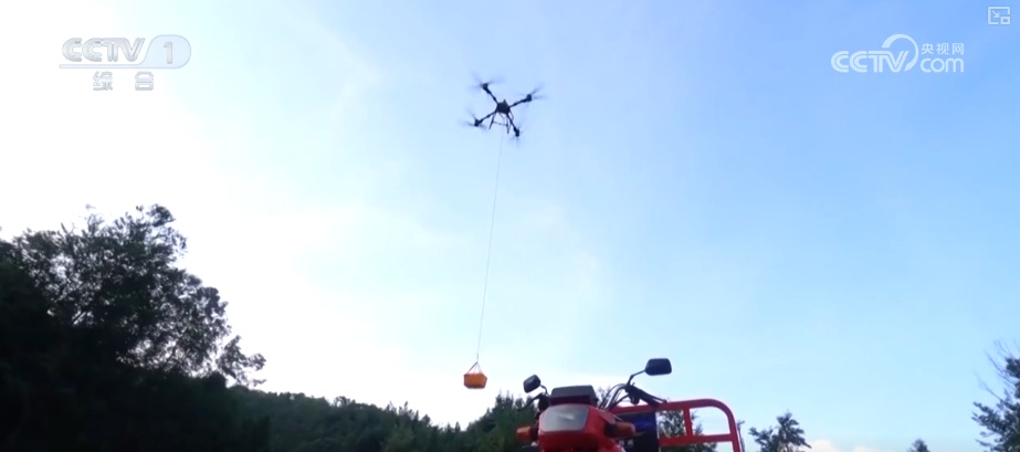 新型农机成“主角”、无人机开辟“空中走廊”……科技赋能金秋好“丰”景__新型农机成“主角”、无人机开辟“空中走廊”……科技赋能金秋好“丰”景