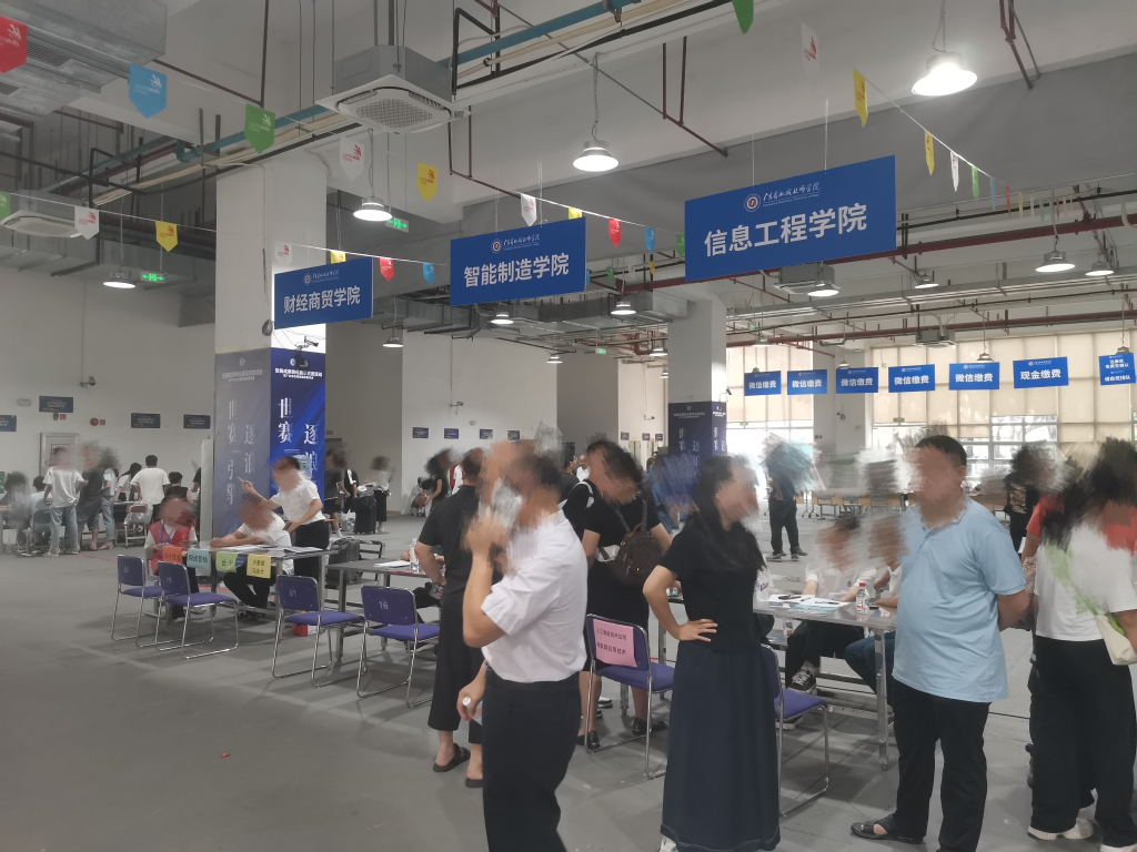 报到日当天场景。图片来源：受访者提供