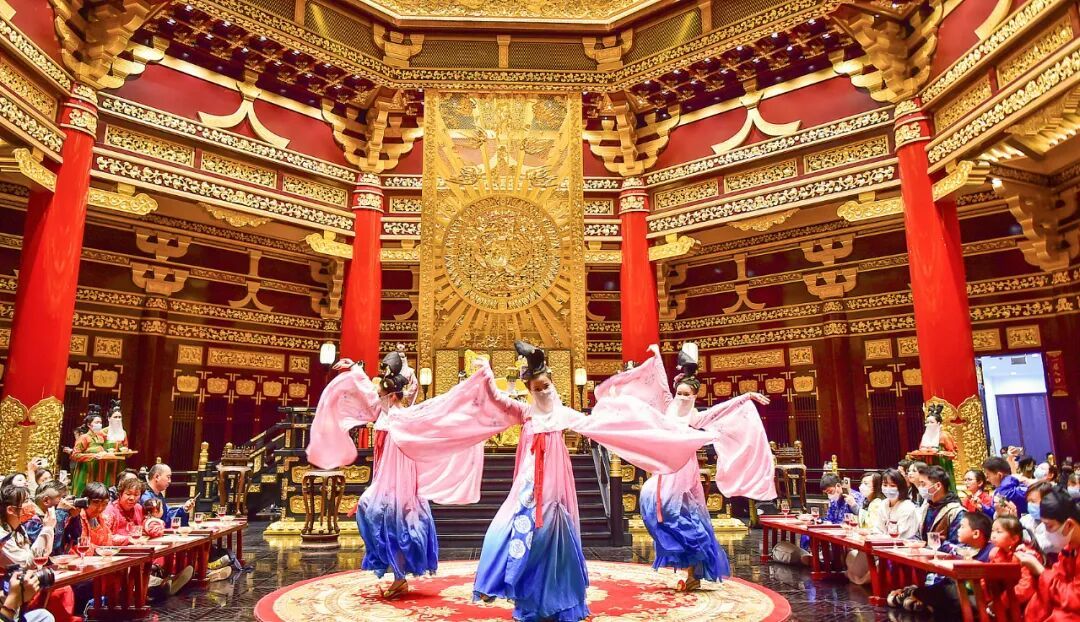 “人均三百元以上的宫廷饭，我吃不起。”（图/视觉中国）