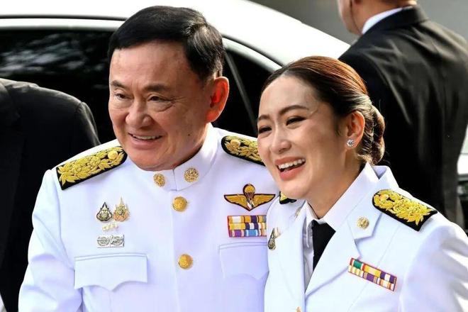 他信为什么“自投罗网”回到泰国，判一年监禁真的重了？看佩通坦怎么说！_他信为什么“自投罗网”回到泰国，判一年监禁真的重了？看佩通坦怎么说！_