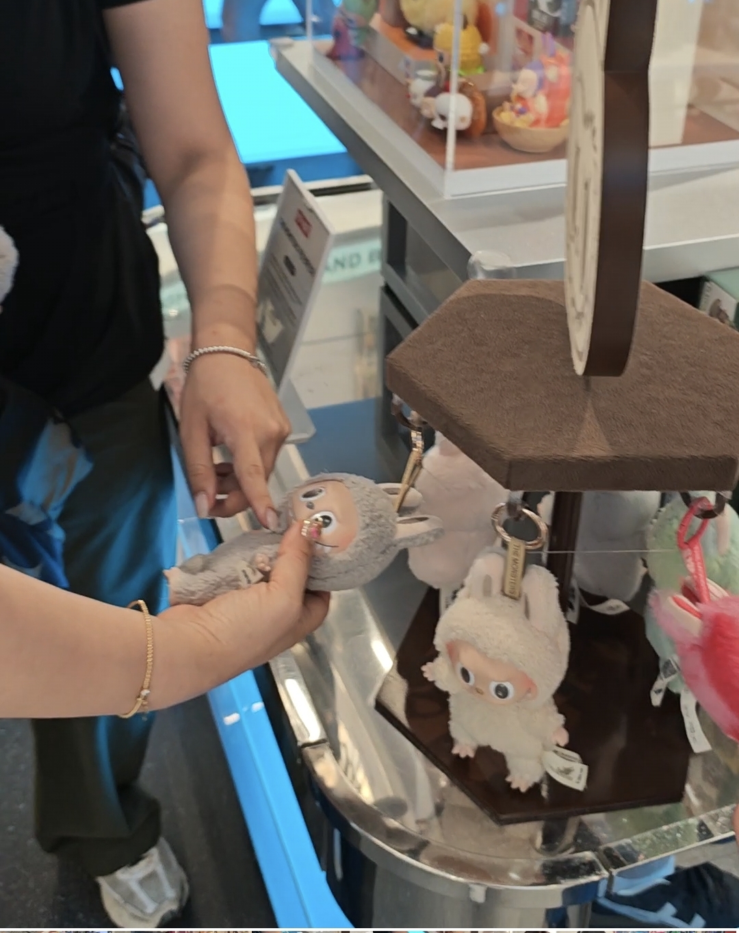 盗版店铺_盗版价格_