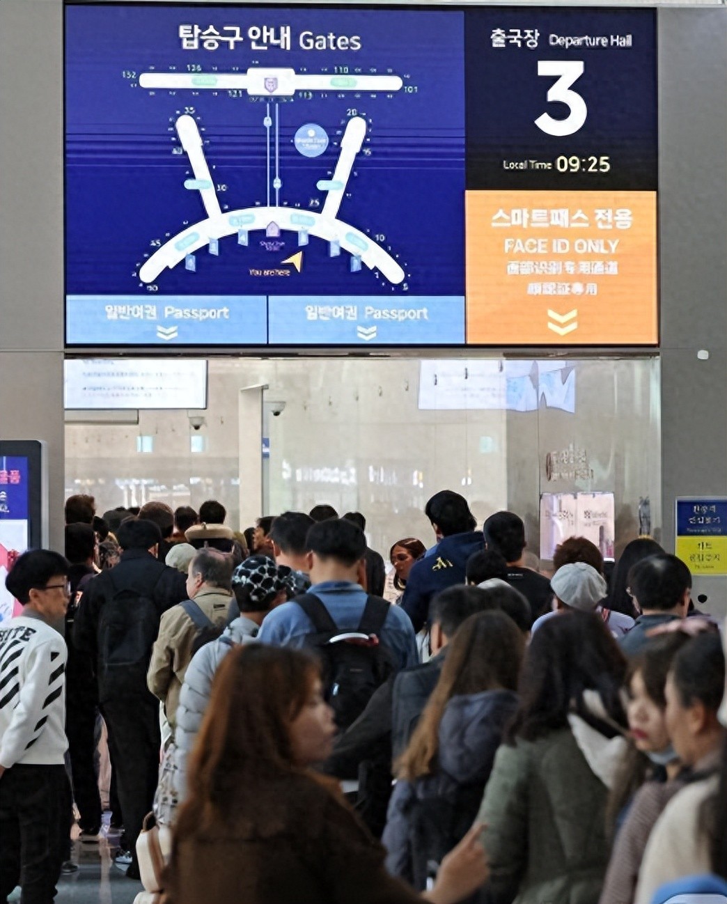 韩国人涌入中国，打卡海底捞小料台、体验智驾车，已颠覆他们认知_韩国人涌入中国，打卡海底捞小料台、体验智驾车，已颠覆他们认知_
