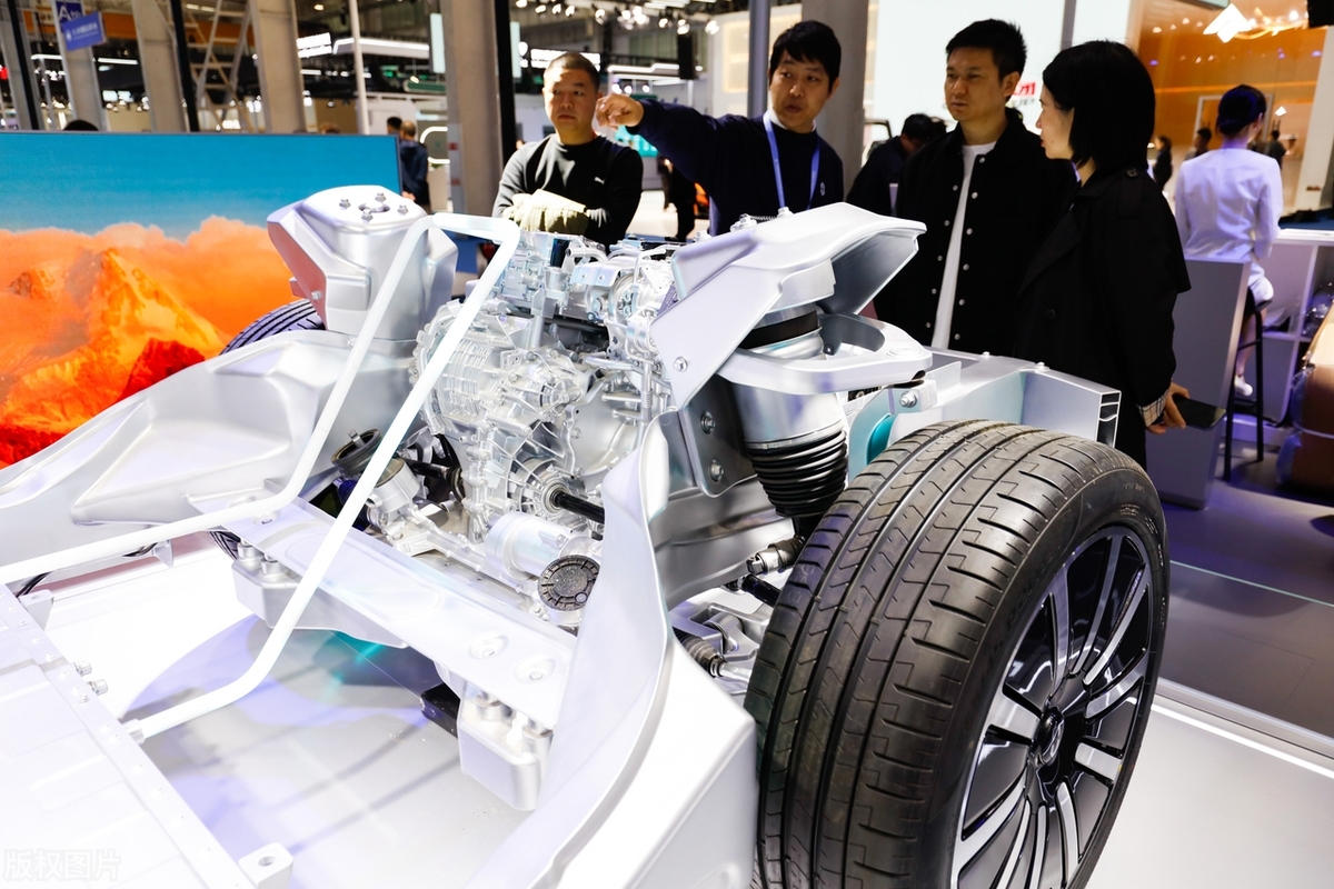 韩国人涌入中国，打卡海底捞小料台、体验智驾车，已颠覆他们认知__韩国人涌入中国，打卡海底捞小料台、体验智驾车，已颠覆他们认知