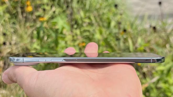 iPhone Air评测：苹果打造“态度单品”，却非多数人的理性之选_iPhone Air评测：苹果打造“态度单品”，却非多数人的理性之选_