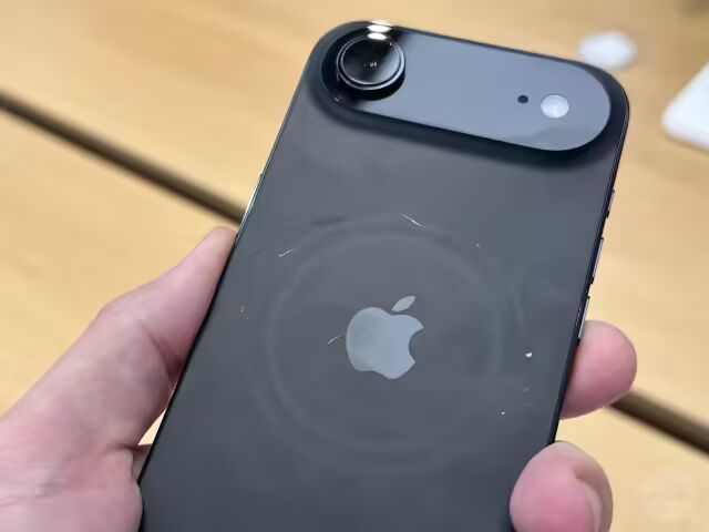 iphone蓝色掉漆_苹果12蓝色划痕_