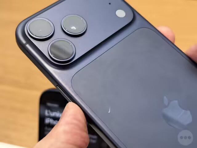 iphone蓝色掉漆_苹果12蓝色划痕_