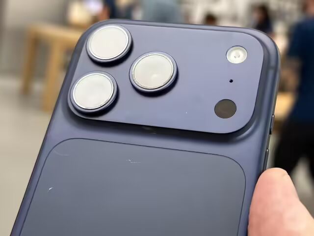 _iphone蓝色掉漆_苹果12蓝色划痕