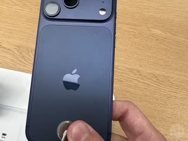 _iphone蓝色掉漆_苹果12蓝色划痕