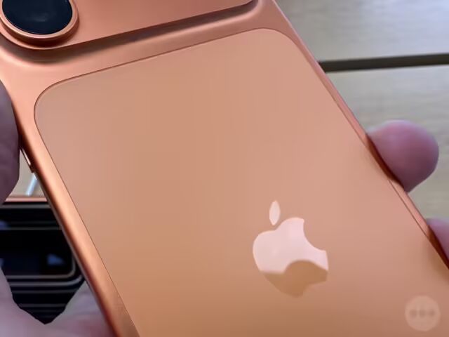 iphone蓝色掉漆__苹果12蓝色划痕