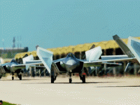 打脸名场面!11年盖茨称25年中国仅200架歼20,美有1500架五代机