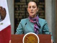 美国战争威胁之下,1.3亿人口小国投降,对中国开出第一枪