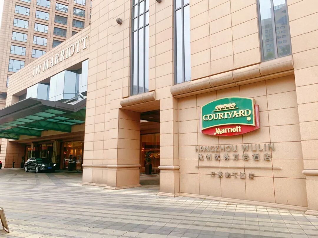 年轻人抢住“拼楼酒店”_年轻人抢住“拼楼酒店”_