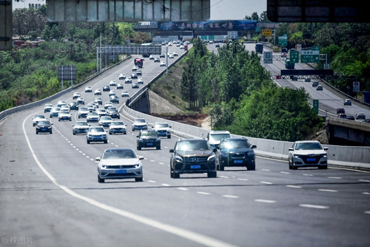 中国汽车为什么敢越卖越贵?生活水平提高了?美媒研究透露了端倪