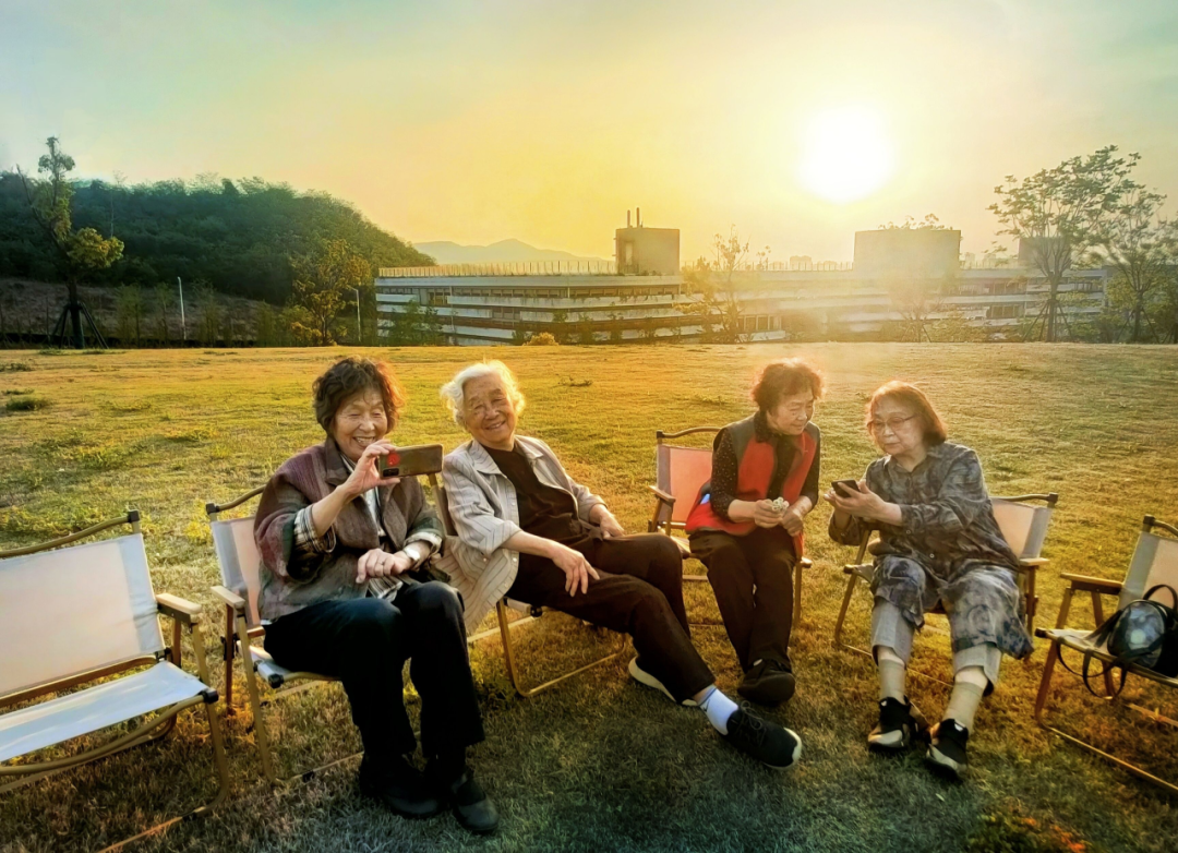 “银发旅居”新消费涌动，如何承接1亿老年人的“诗与远方”？_“银发旅居”新消费涌动，如何承接1亿老年人的“诗与远方”？_