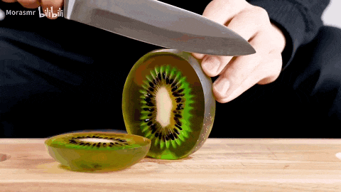 若不是有平台自带的AI生成提示，谁看了不想买一把同款宝刀。（图/视频片段）