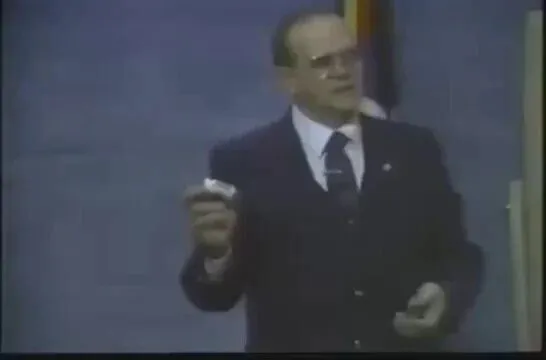 他当众吞下铀后又活了23年，这场表演背后，藏着一个被精心操纵的秘密