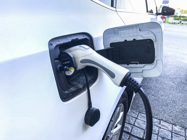 新能源车充电口在前在后差别大了！老师傅教你这样选！__新能源车充电口在前在后差别大了！老师傅教你这样选！