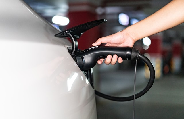 插混车和燃油车哪个用车成本高__插混比燃油贵多少钱