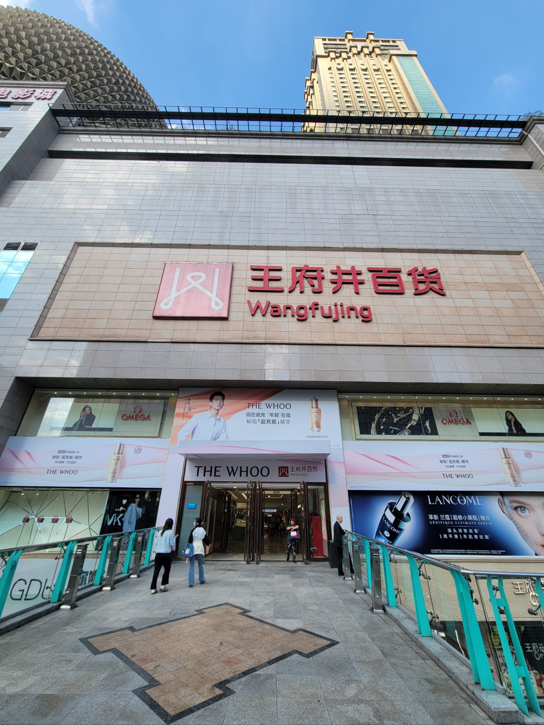 净利暴跌72%，高端商场集体失宠，中产全跑去奥莱山姆扫货__净利暴跌72%，高端商场集体失宠，中产全跑去奥莱山姆扫货