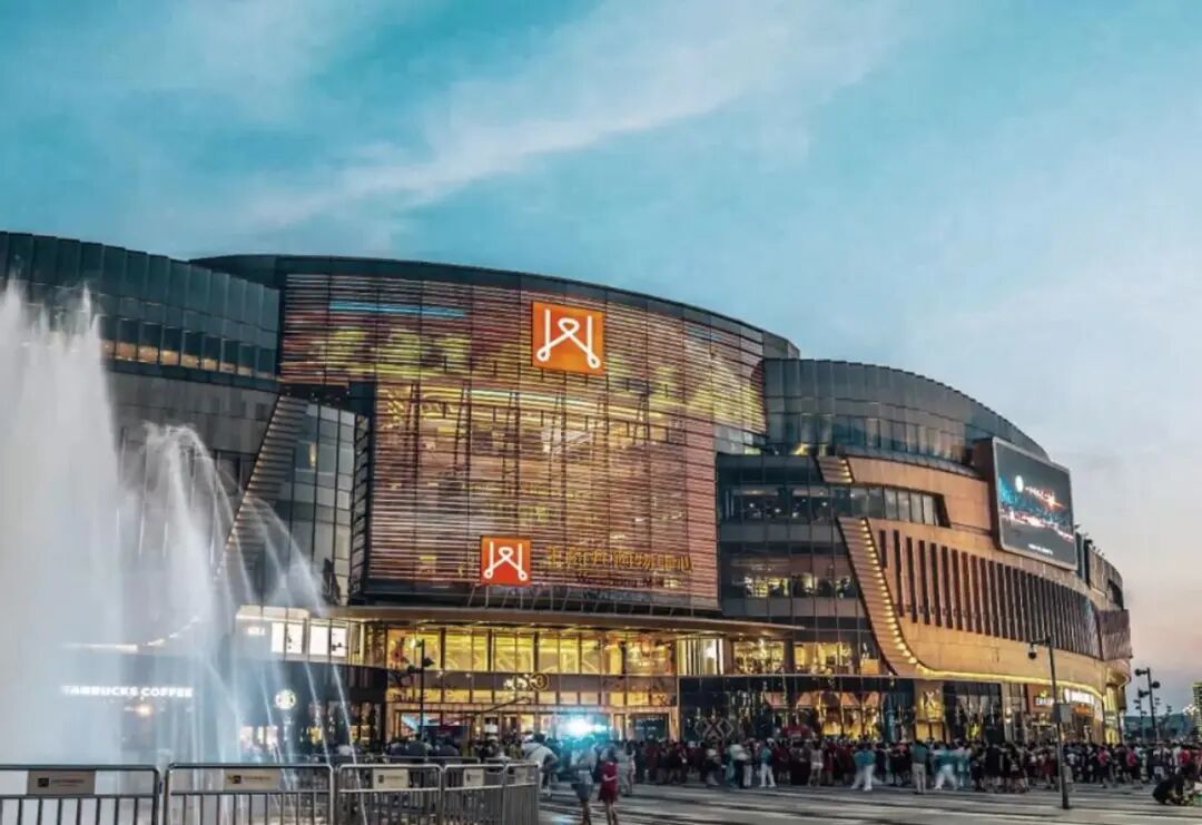 净利暴跌72%，高端商场集体失宠，中产全跑去奥莱山姆扫货__净利暴跌72%，高端商场集体失宠，中产全跑去奥莱山姆扫货