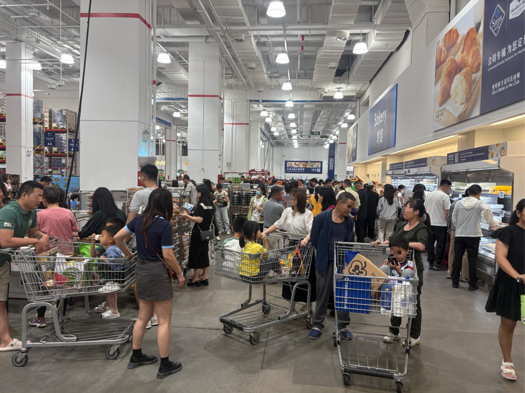 净利暴跌72%，高端商场集体失宠，中产全跑去奥莱山姆扫货_净利暴跌72%，高端商场集体失宠，中产全跑去奥莱山姆扫货_