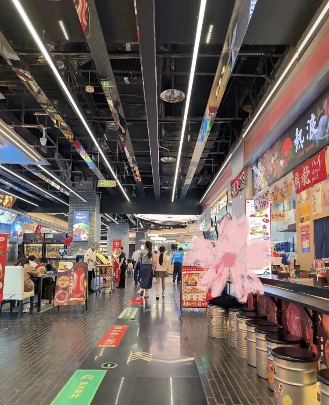 净利暴跌72%，高端商场集体失宠，中产全跑去奥莱山姆扫货__净利暴跌72%，高端商场集体失宠，中产全跑去奥莱山姆扫货