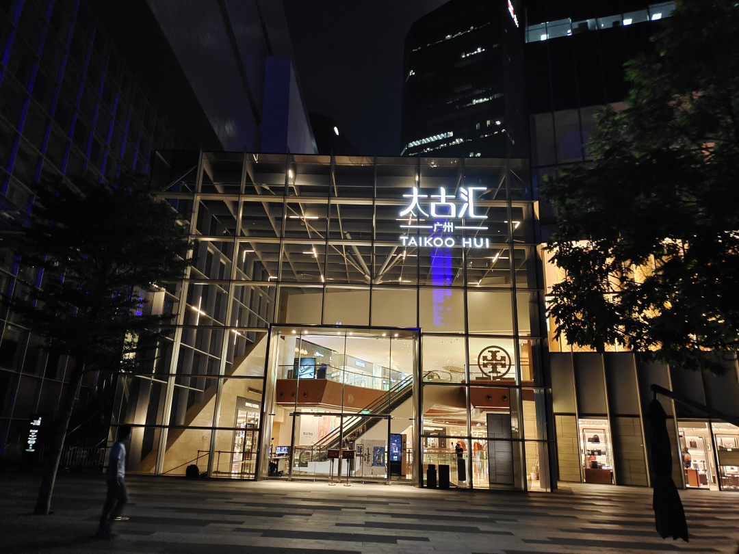 净利暴跌72%，高端商场集体失宠，中产全跑去奥莱山姆扫货__净利暴跌72%，高端商场集体失宠，中产全跑去奥莱山姆扫货