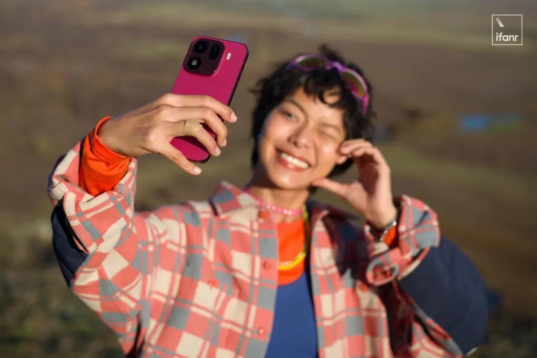 人民网专访程晓牧视频__蒋卓嘉专访