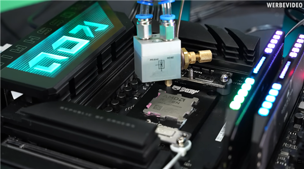 大神玩家动手:9800X3D用上超算的喷雾冷却!可惜不是太完美