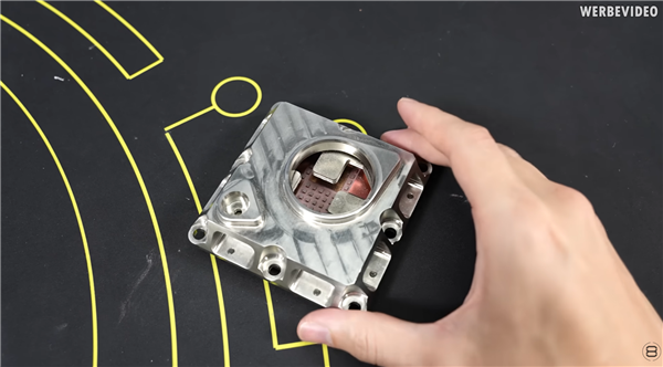 大神玩家动手:9800X3D用上超算的喷雾冷却!可惜不是太完美