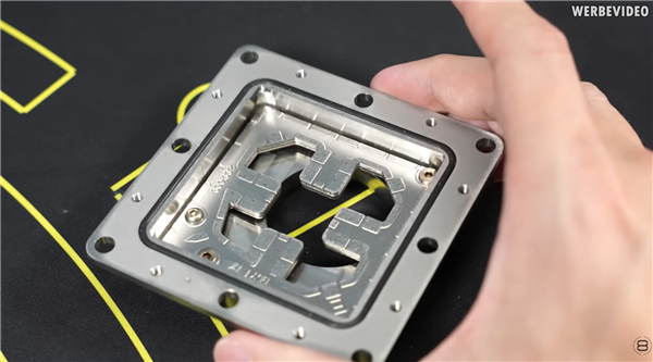 大神玩家动手:9800X3D用上超算的喷雾冷却!可惜不是太完美