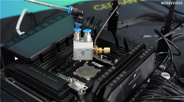 大神玩家动手:9800X3D用上超算的喷雾冷却!可惜不是太完美