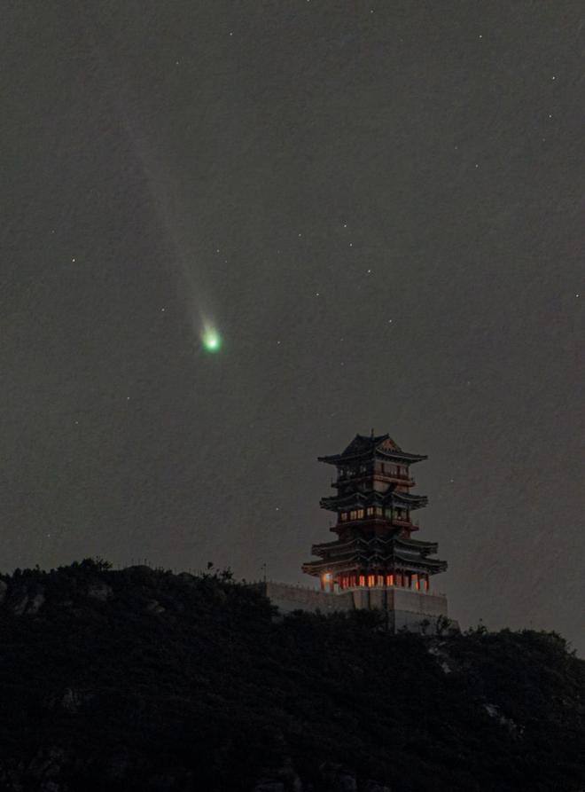 _黑蝴蝶鲤鱼叫黑彗星吗_你的名字彗星图片