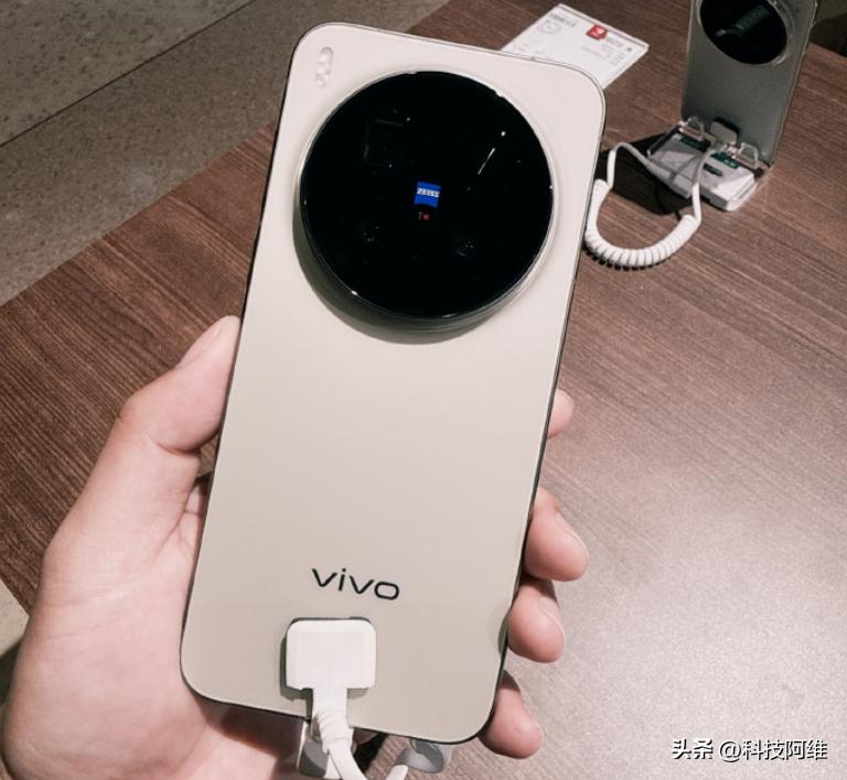 新机发布老款会降价吗__三星新机发布