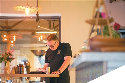 生态画卷飘出“村咖”香__生态画卷飘出“村咖”香