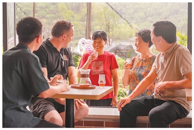 _生态画卷飘出“村咖”香_生态画卷飘出“村咖”香