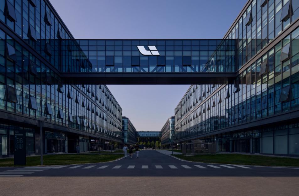 理想百万交付,西方车企集体退坑,新能源到底是不是陷阱?_理想百万交付,西方车企集体退坑,新能源到底是不是陷阱?_