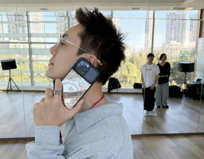 用铁盒助力数据迁移,手机厂商卷出新花样_用铁盒助力数据迁移,手机厂商卷出新花样_