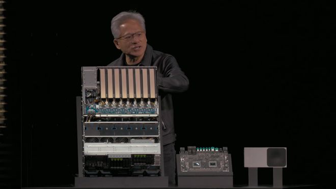 「美队」老黄深夜扔出地表最强GPU！算力百倍狂飙，下次改演雷神__「美队」老黄深夜扔出地表最强GPU！算力百倍狂飙，下次改演雷神