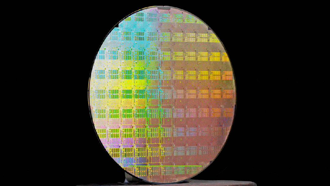 「美队」老黄深夜扔出地表最强GPU！算力百倍狂飙，下次改演雷神__「美队」老黄深夜扔出地表最强GPU！算力百倍狂飙，下次改演雷神