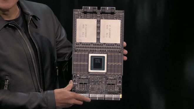 _「美队」老黄深夜扔出地表最强GPU！算力百倍狂飙，下次改演雷神_「美队」老黄深夜扔出地表最强GPU！算力百倍狂飙，下次改演雷神