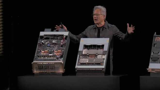 _「美队」老黄深夜扔出地表最强GPU！算力百倍狂飙，下次改演雷神_「美队」老黄深夜扔出地表最强GPU！算力百倍狂飙，下次改演雷神