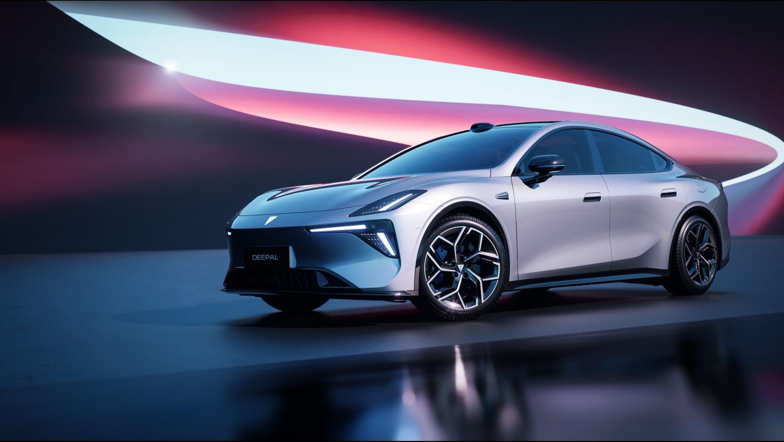 深蓝L06搭载3nm座舱芯片，邓承浩：汽车芯片要求将超越手机