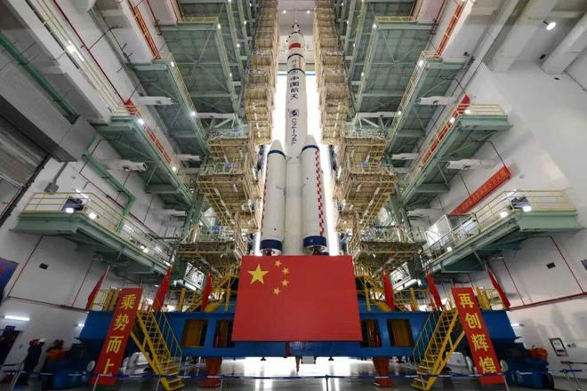 神舟二十一号升空！现在的问题是，导师上天了，组会还开吗？