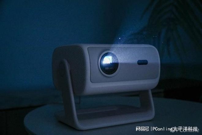 当贝D7X评测：三色激光降维打击 2000元档投影“黑马”__当贝D7X评测：三色激光降维打击 2000元档投影“黑马”