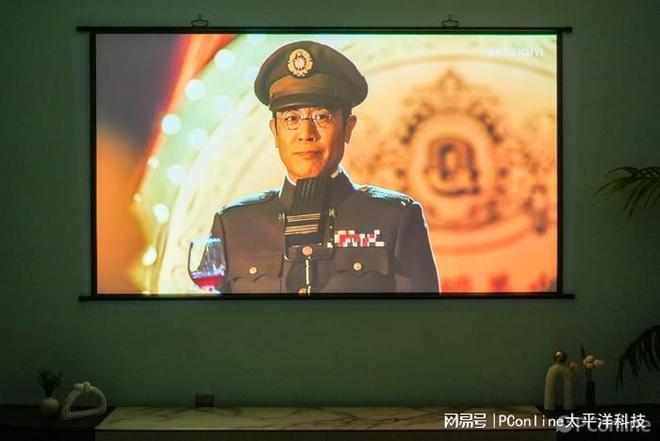 当贝D7X评测：三色激光降维打击 2000元档投影“黑马”_当贝D7X评测：三色激光降维打击 2000元档投影“黑马”_